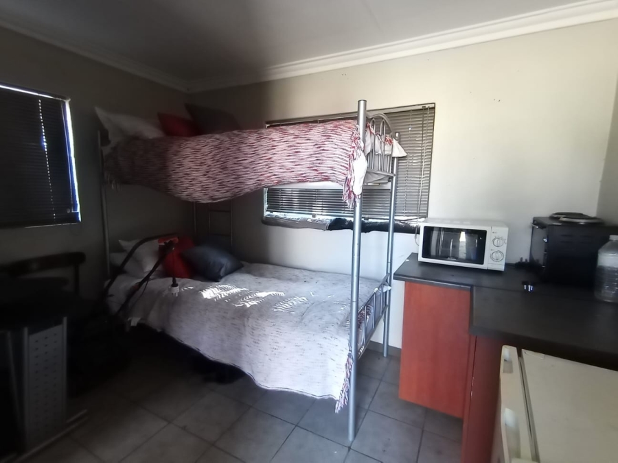 6 Bedroom Property for Sale in Vredefort Free State
